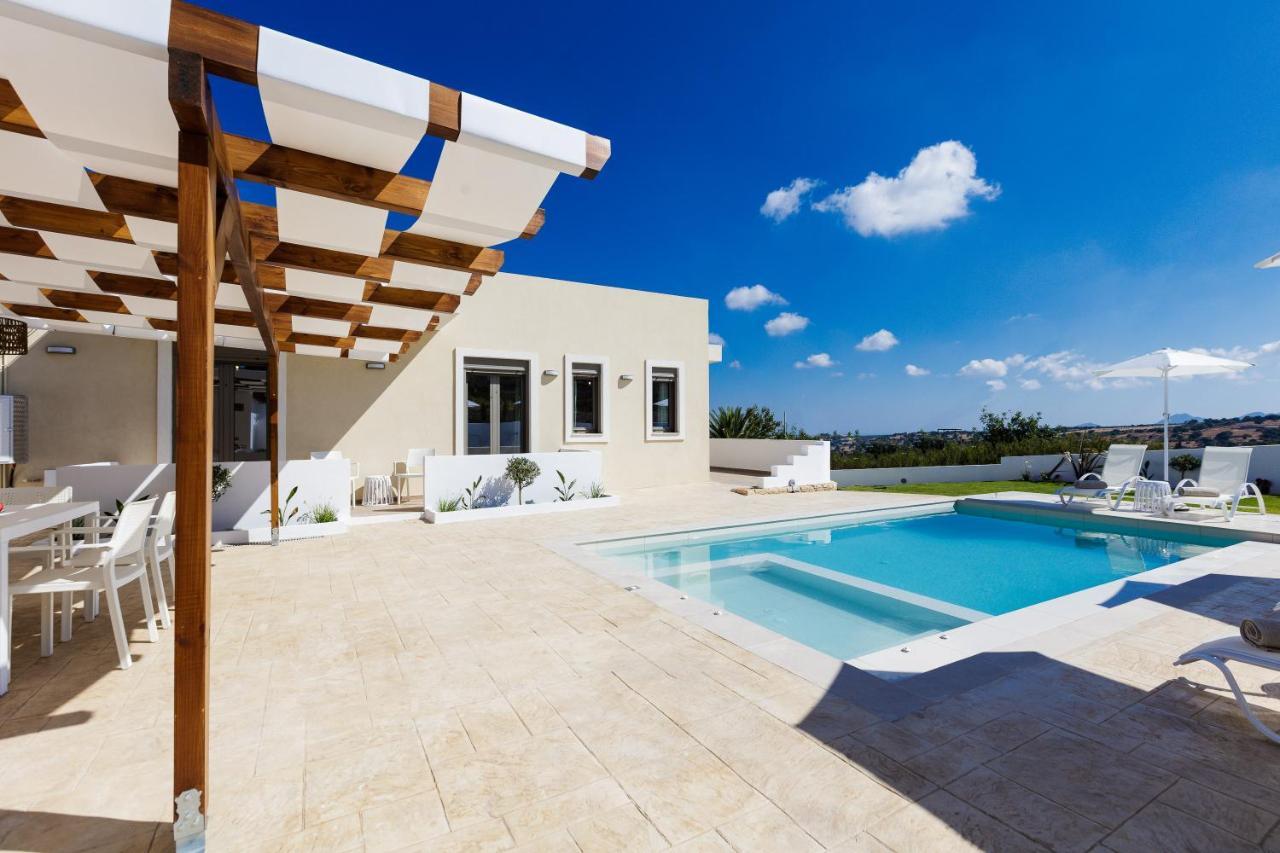 Aerin Villa, A Sublime Sanctuary, By Thinkvilla Roupai エクステリア 写真